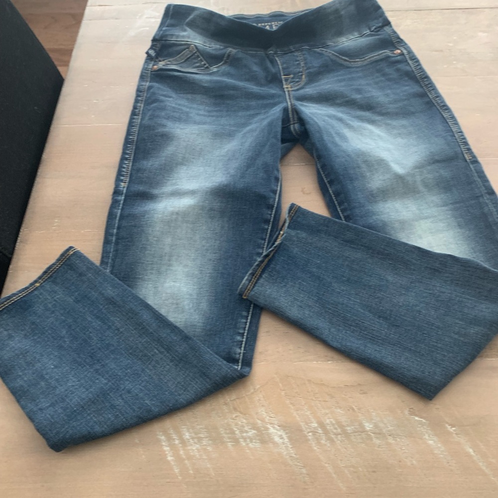 Rock and Republic Size 8 slimming denim crops NWOT